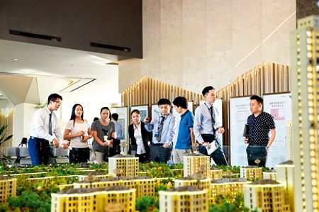 �������ں���һ¥��ɳ��ǰ��ѯ�������˷������/����